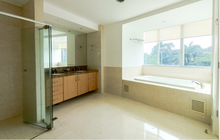 Load image into Gallery viewer, Spacious 3 Bedroom for Rent in Regent Parkway BGC near High Street, Manila Golf &amp; St. Lukes BGC
