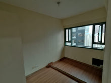 Load image into Gallery viewer, 2 Bedroom Loft for Sale in McKinley Park Residences BGC | Ref: D22D16RP
